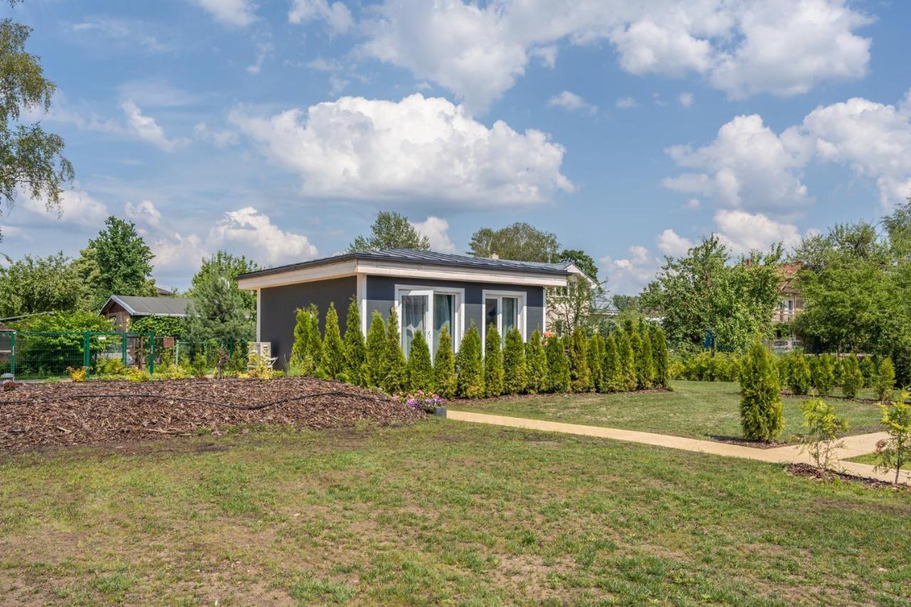 Family Garden House With Free Private Parking & Playground Vakantiehuis
