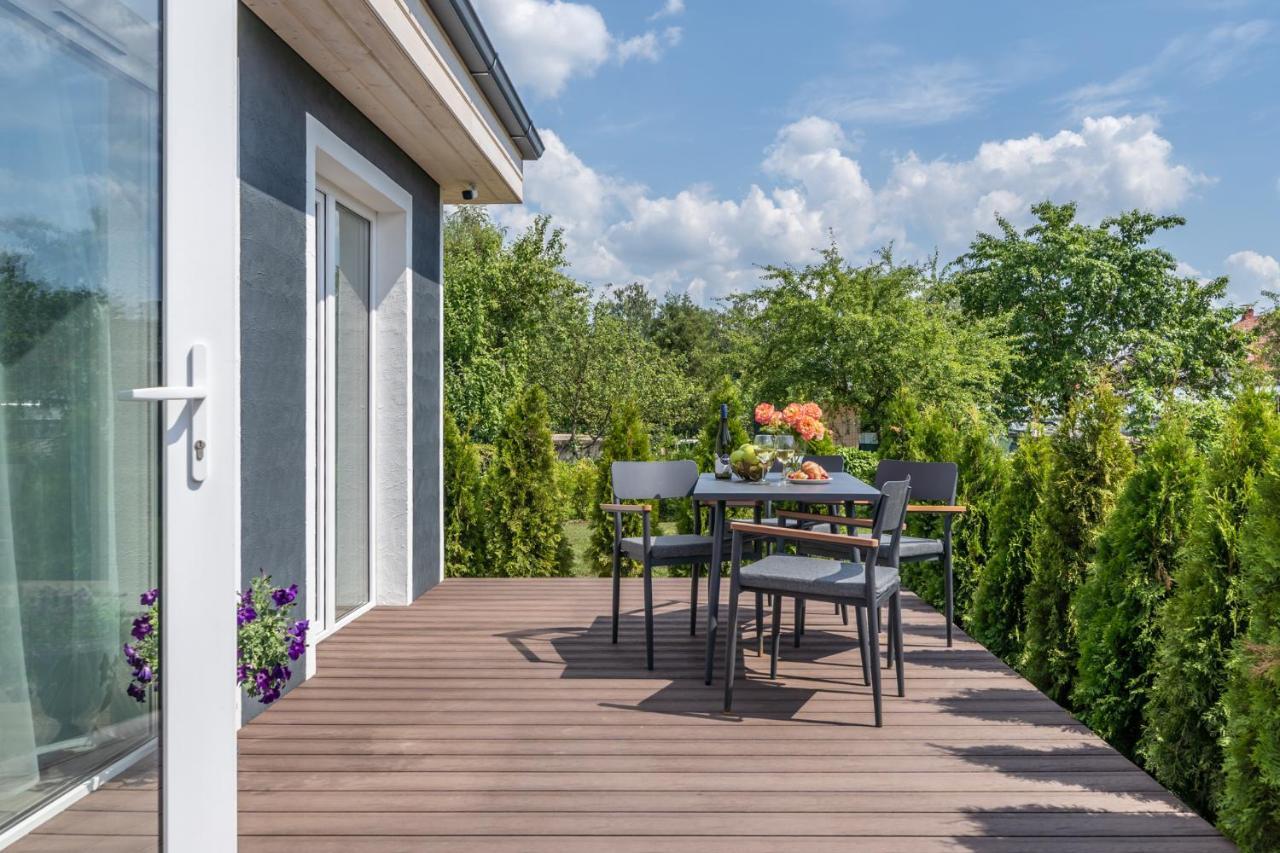 Family Garden House With Free Private Parking & Playground Vakantiehuis